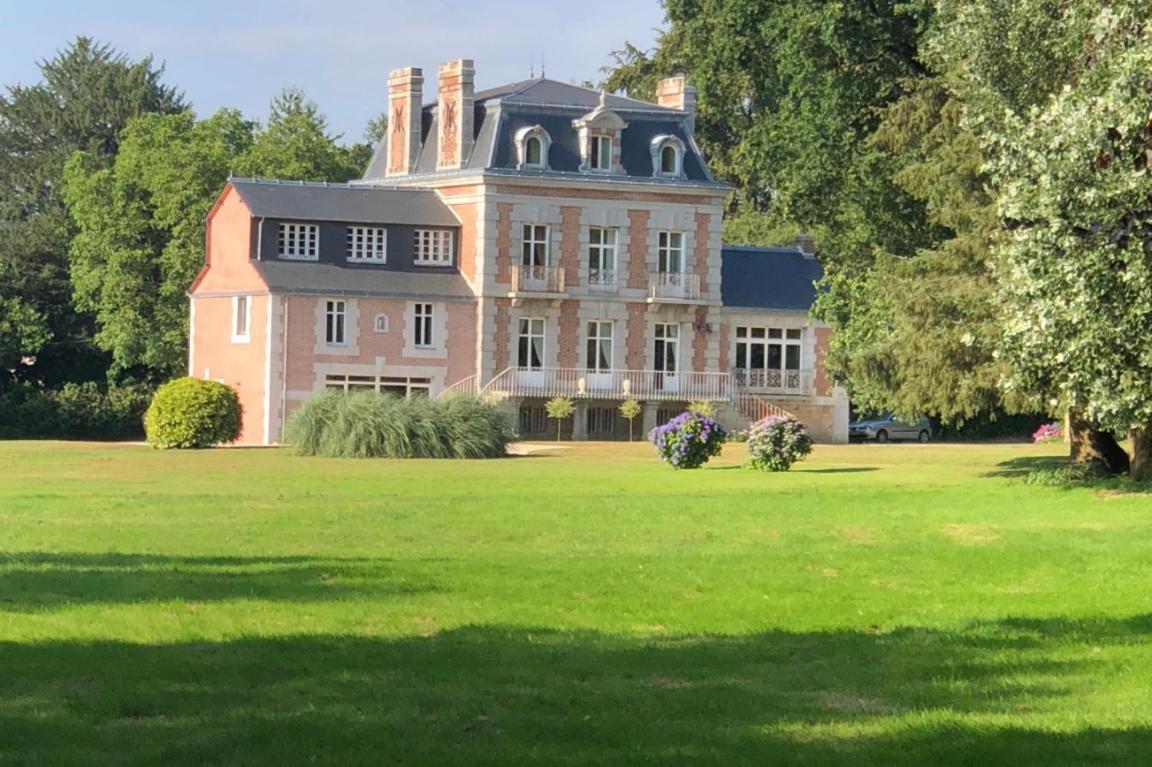 Chateau De La Chasse Beauvais Romagne  Eksteriør bilde